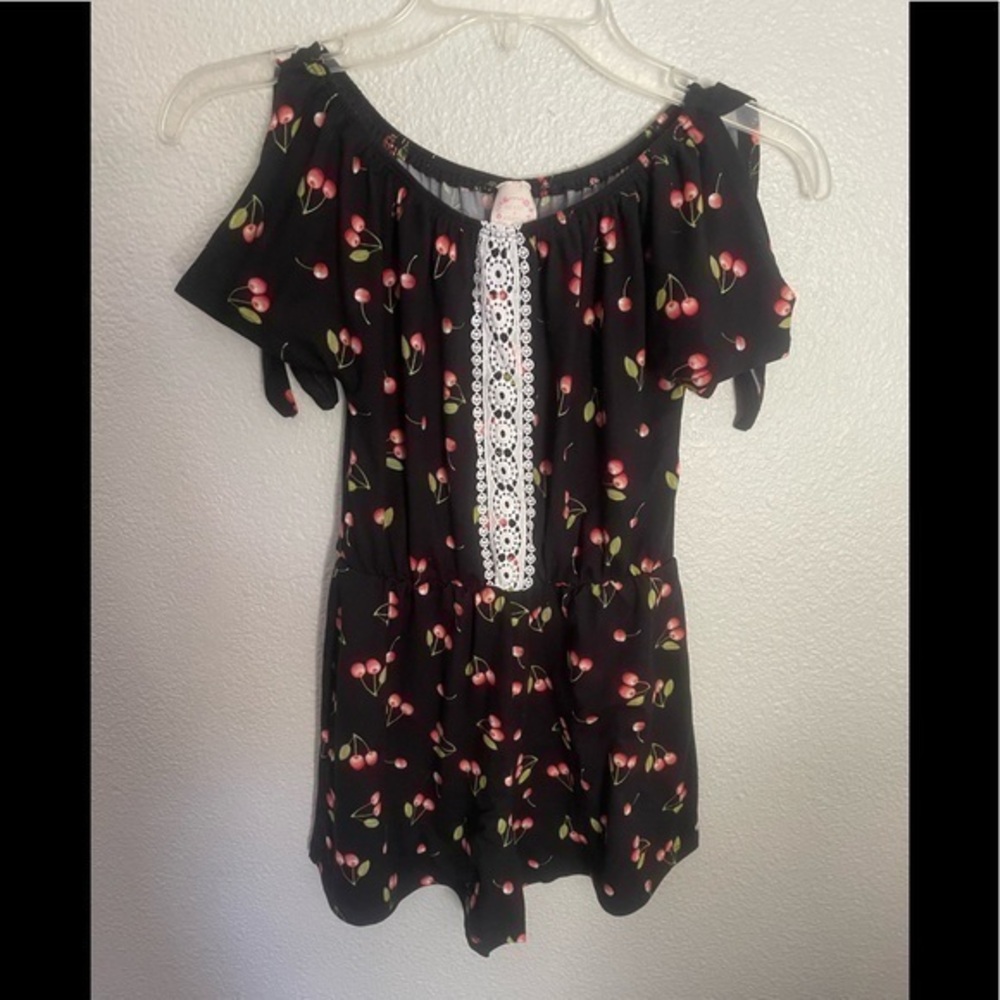 HEART & ARROW Cherry print cold shoulder girls romper shorts size M(10)